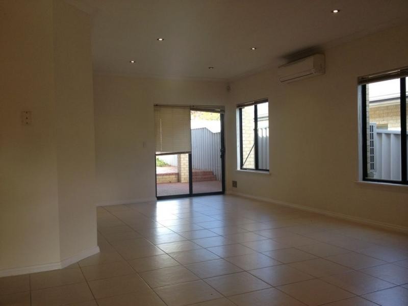 12 Traminer Way, Pearsall WA 6065