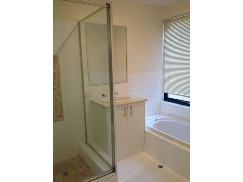 12 Traminer Way, Pearsall WA 6065