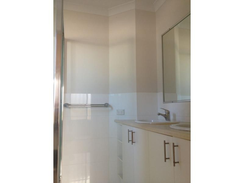 12 Traminer Way, Pearsall WA 6065