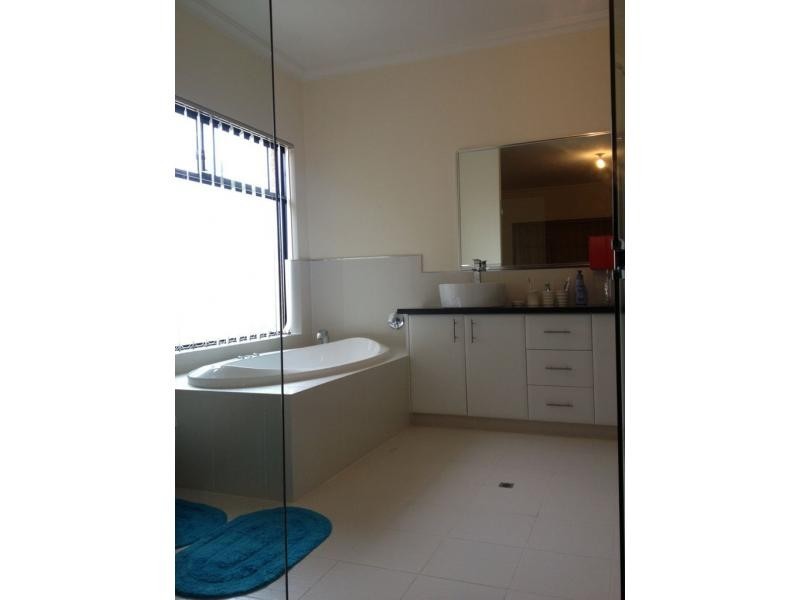 20 Carnelian Parkway, Caversham WA 6055