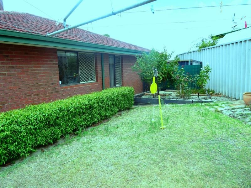 28 HYDRANGEA PLACE, Alexander Heights WA 6064