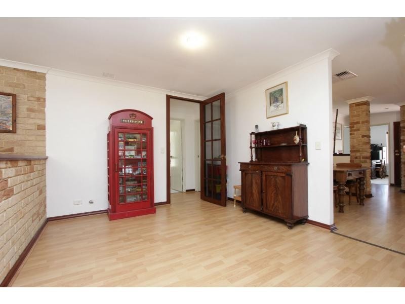 11 Woodleigh Gardens, Ballajura WA 6066