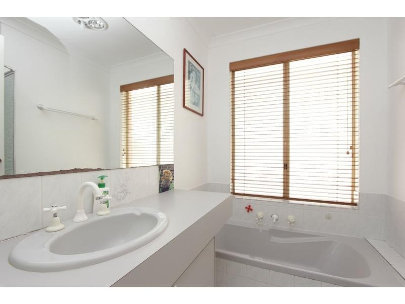 11 Woodleigh Gardens, Ballajura WA 6066