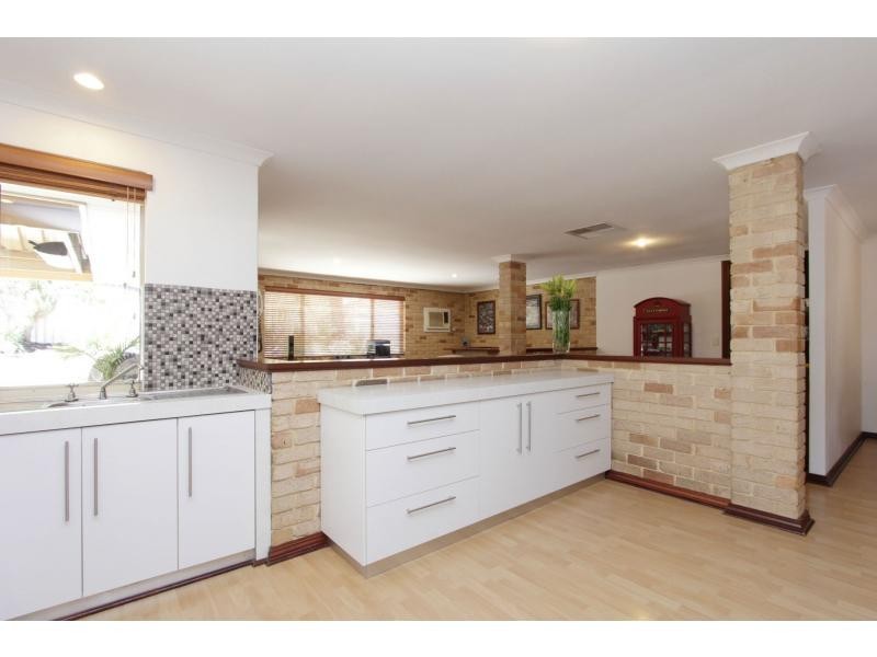 11 Woodleigh Gardens, Ballajura WA 6066