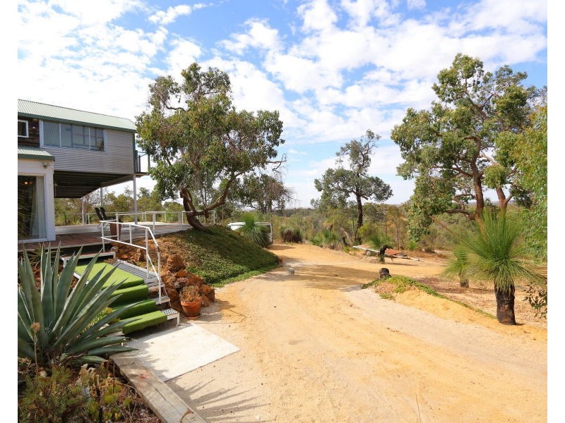 178 Searle Drive, Clackline WA 6564