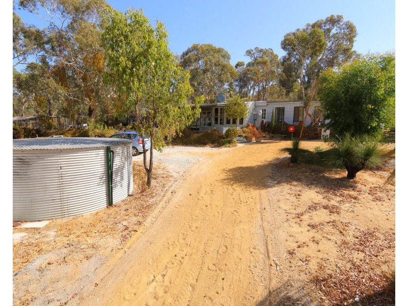 178 Searle Drive, Clackline WA 6564