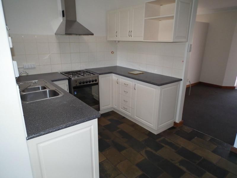 4 Endeavour Road, Hillarys WA 6025