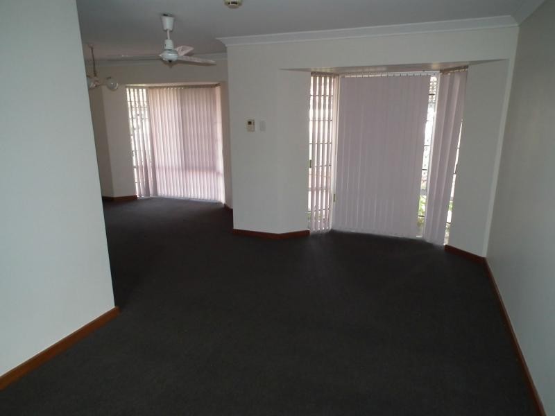 4 Endeavour Road, Hillarys WA 6025