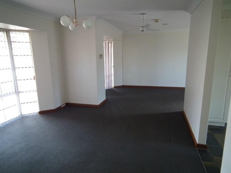 4 Endeavour Road, Hillarys WA 6025