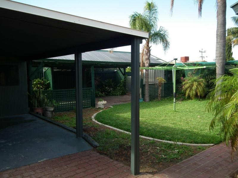 4 Endeavour Road, Hillarys WA 6025