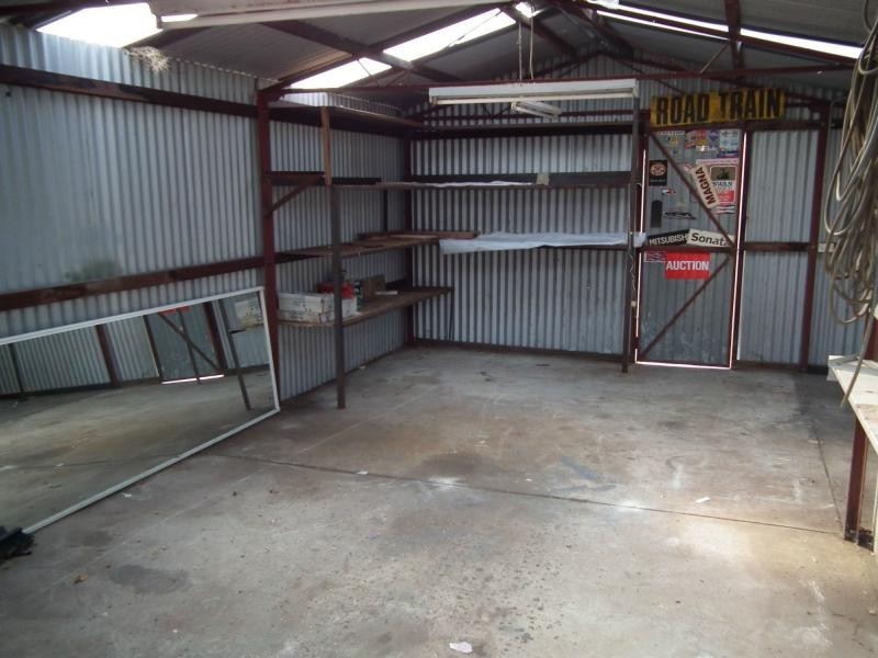 4 Endeavour Road, Hillarys WA 6025