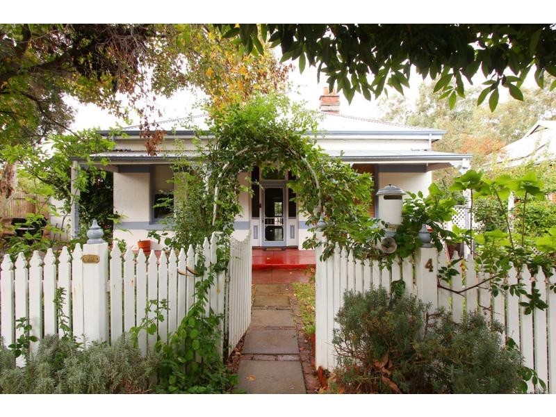 4 Quebec Road, Woodbridge WA 6056