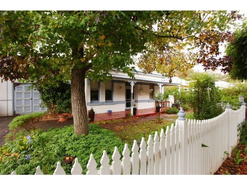 4 Quebec Road, Woodbridge WA 6056