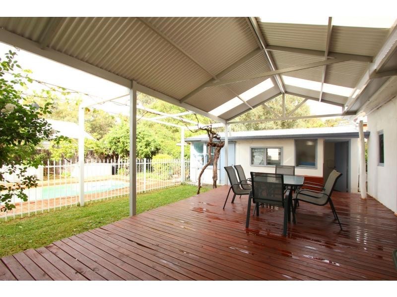 4 Quebec Road, Woodbridge WA 6056