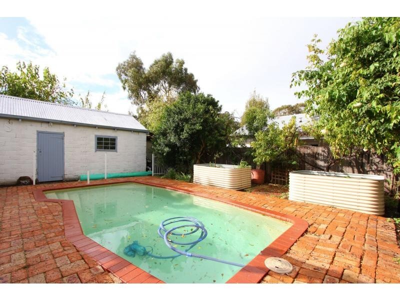 4 Quebec Road, Woodbridge WA 6056