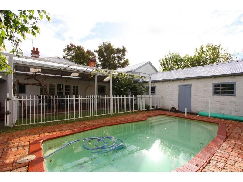 4 Quebec Road, Woodbridge WA 6056