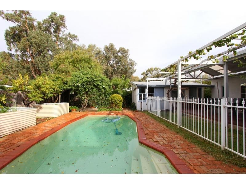 4 Quebec Road, Woodbridge WA 6056