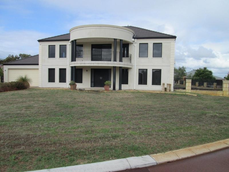 11 Smallbrook Retreat, Caversham WA 6055
