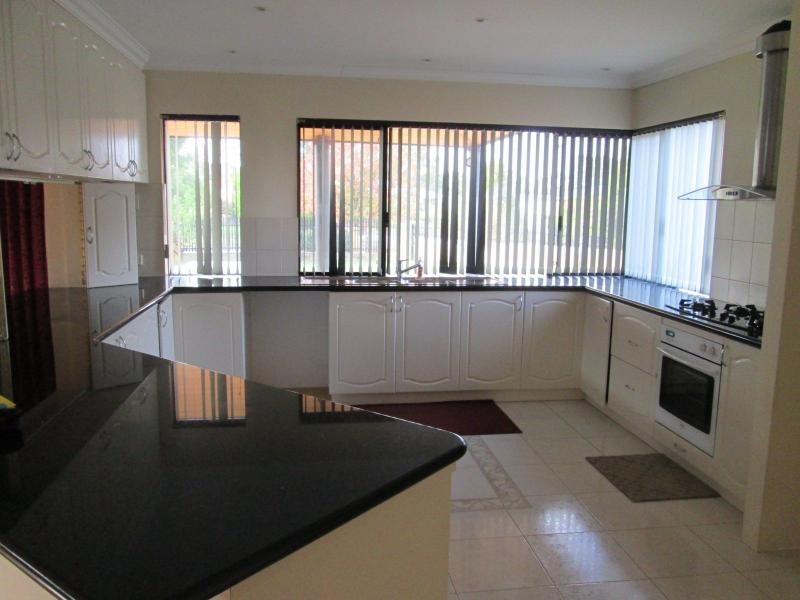 11 Smallbrook Retreat, Caversham WA 6055