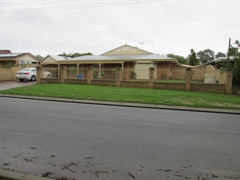 5 Balmain Road, Greenmount WA 6056