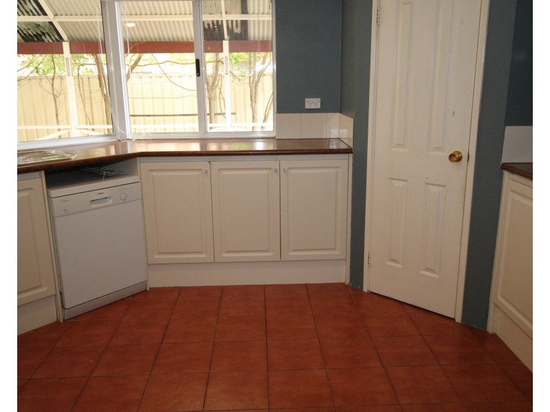 16 Seaton Court, South Guildford WA 6055