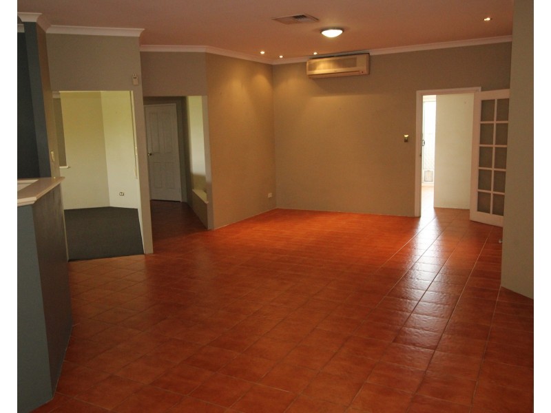 16 Seaton Court, South Guildford WA 6055