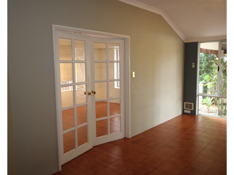 16 Seaton Court, South Guildford WA 6055