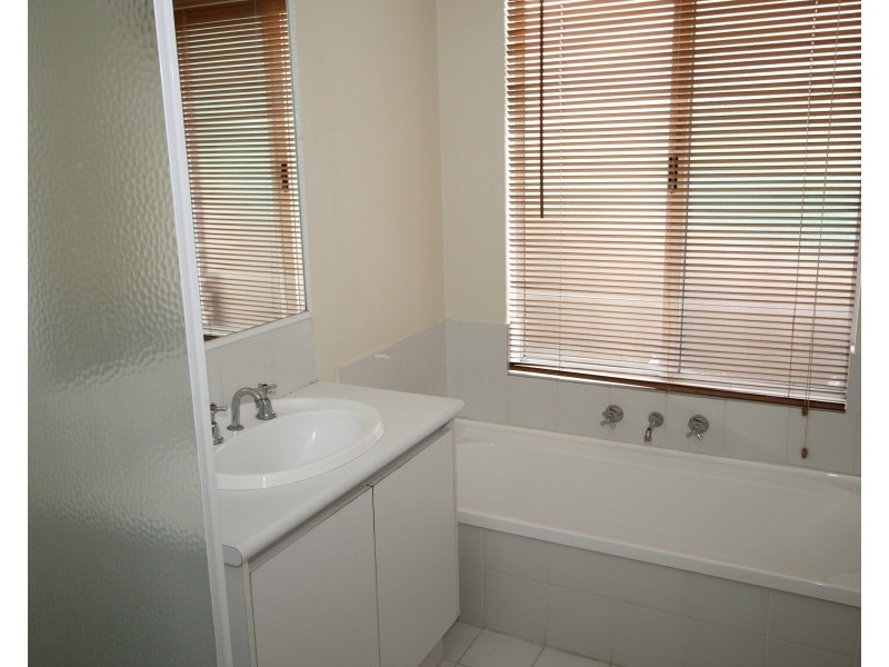 16 Seaton Court, South Guildford WA 6055