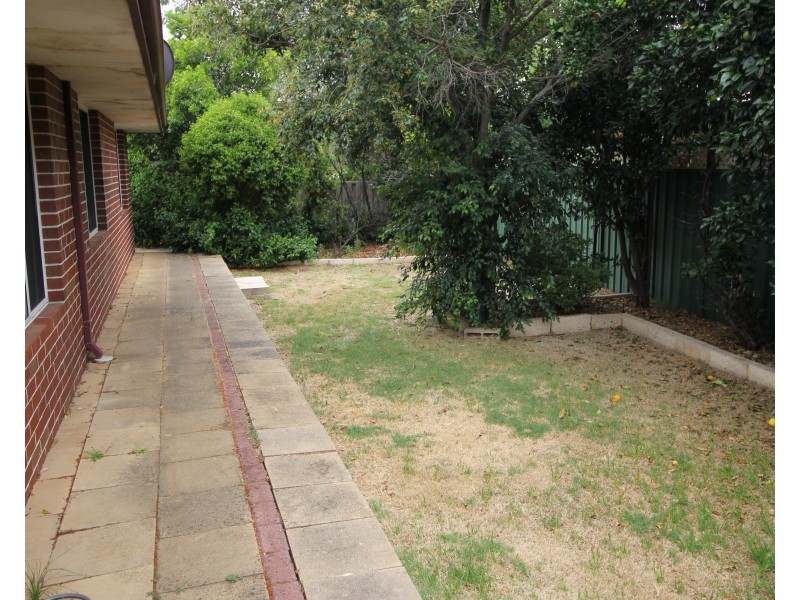 16 Seaton Court, South Guildford WA 6055