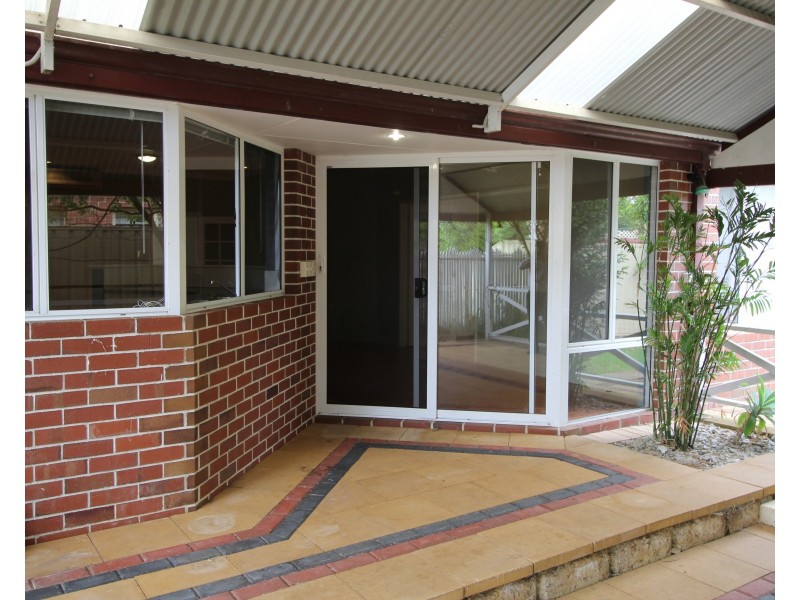 16 Seaton Court, South Guildford WA 6055