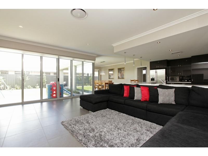 19 Tindale Crescent, Aveley WA 6069