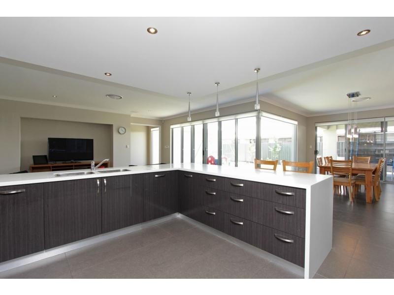 19 Tindale Crescent, Aveley WA 6069