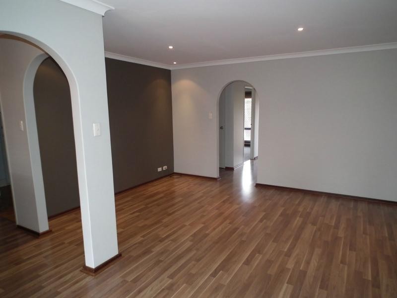 1/54 Freeland Square, Eden Hill WA 6054