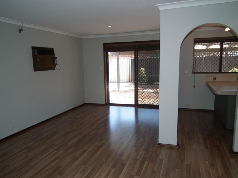 1/54 Freeland Square, Eden Hill WA 6054