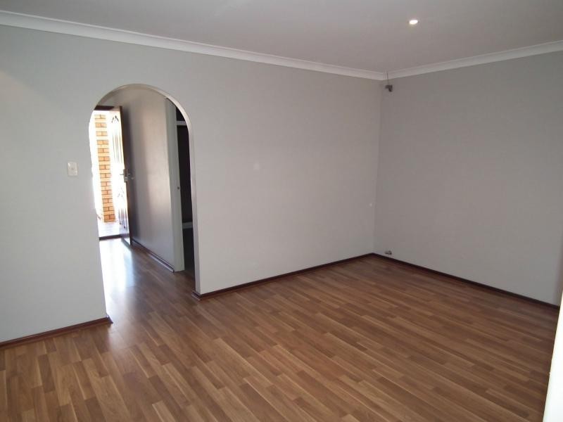 1/54 Freeland Square, Eden Hill WA 6054