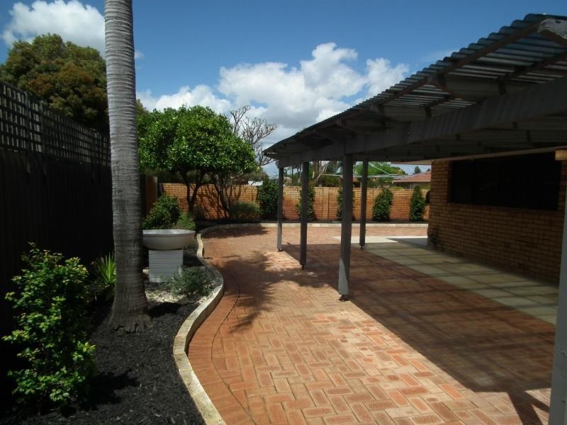 1/54 Freeland Square, Eden Hill WA 6054