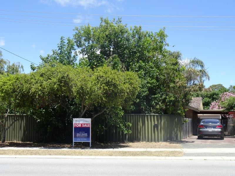 22 Nanovich Avenue, Girrawheen WA 6064