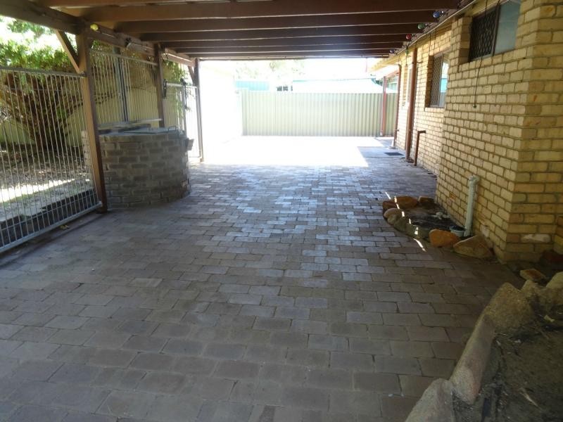 22 Nanovich Avenue, Girrawheen WA 6064