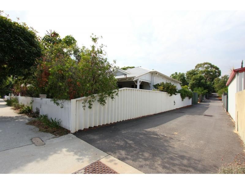 13 Leake Street, Bayswater WA 6053