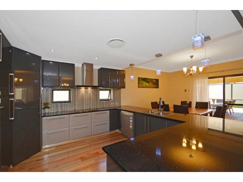 3 Westbury Lane, Madeley WA 6065