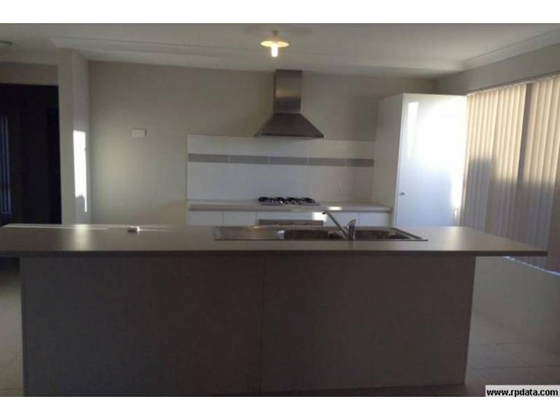 24 Summerville Boulevard, Caversham WA 6055