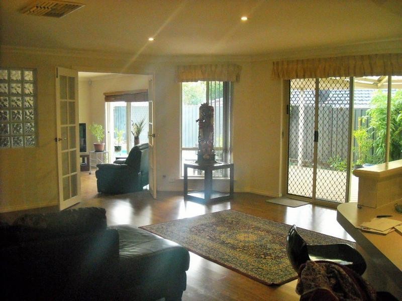 24 Meadowbrook Boulevard, Dianella WA 6059