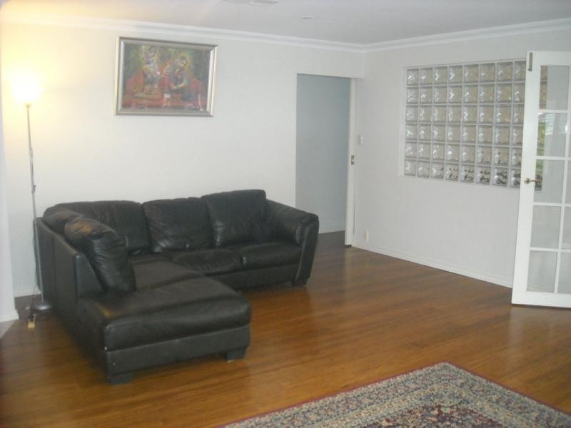 24 Meadowbrook Boulevard, Dianella WA 6059