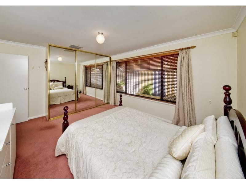 14 Shadycroft Retreat, Dianella WA 6059