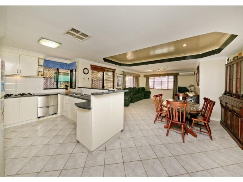 14 Shadycroft Retreat, Dianella WA 6059