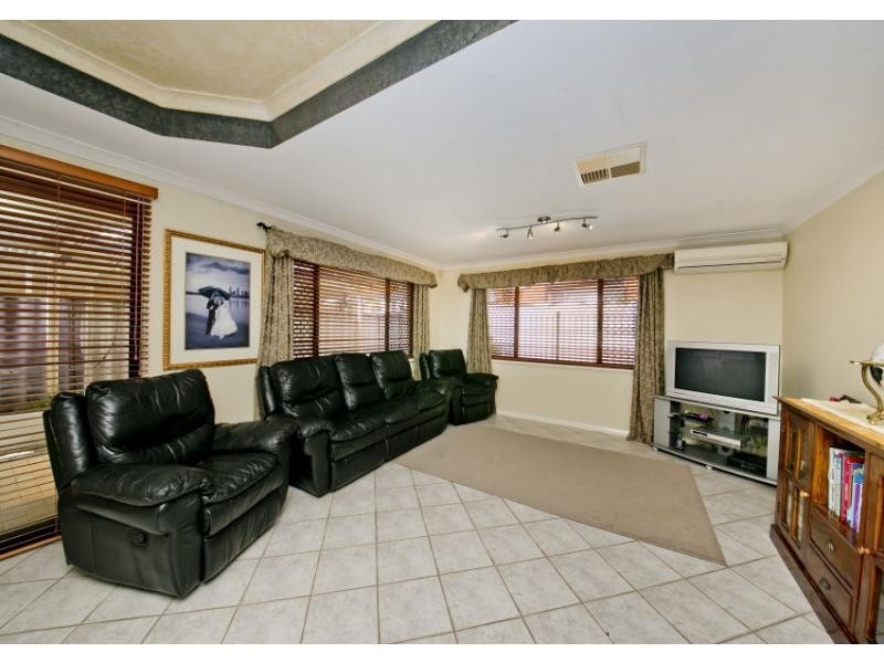 14 Shadycroft Retreat, Dianella WA 6059