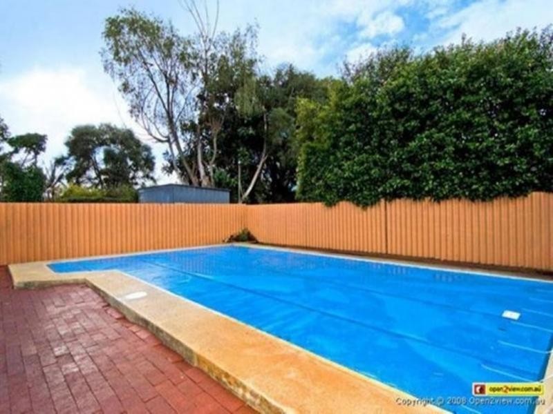 12 Penguin, Dianella WA 6059