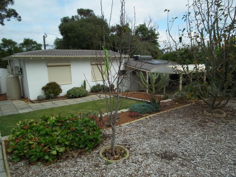 126 Lesmurdie Road, Lesmurdie WA 6076