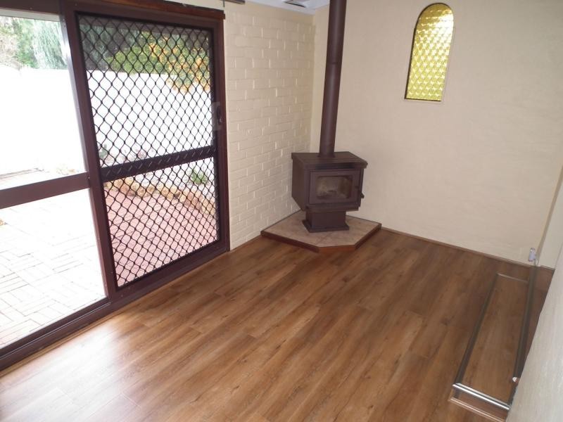 126 Lesmurdie Road, Lesmurdie WA 6076