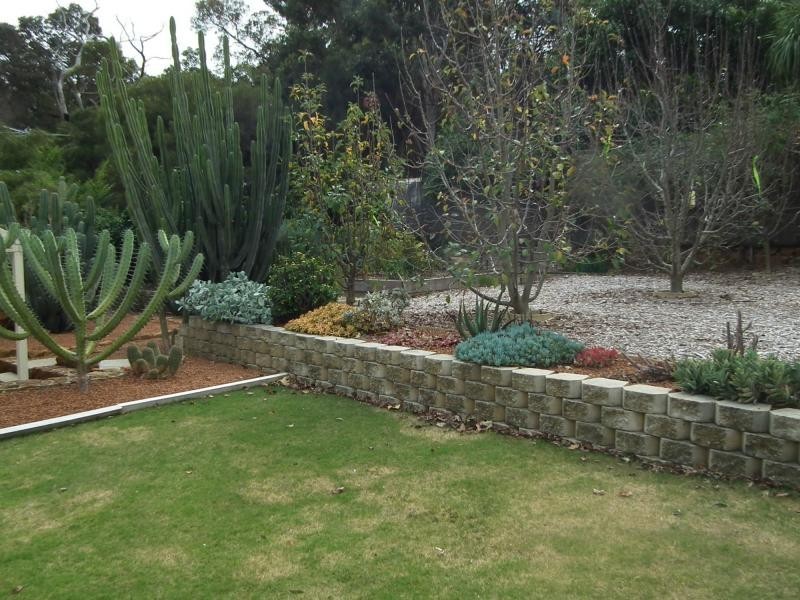 126 Lesmurdie Road, Lesmurdie WA 6076